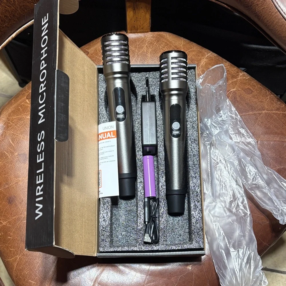 Wireless Microphone Set with Receiver - Black and Silver